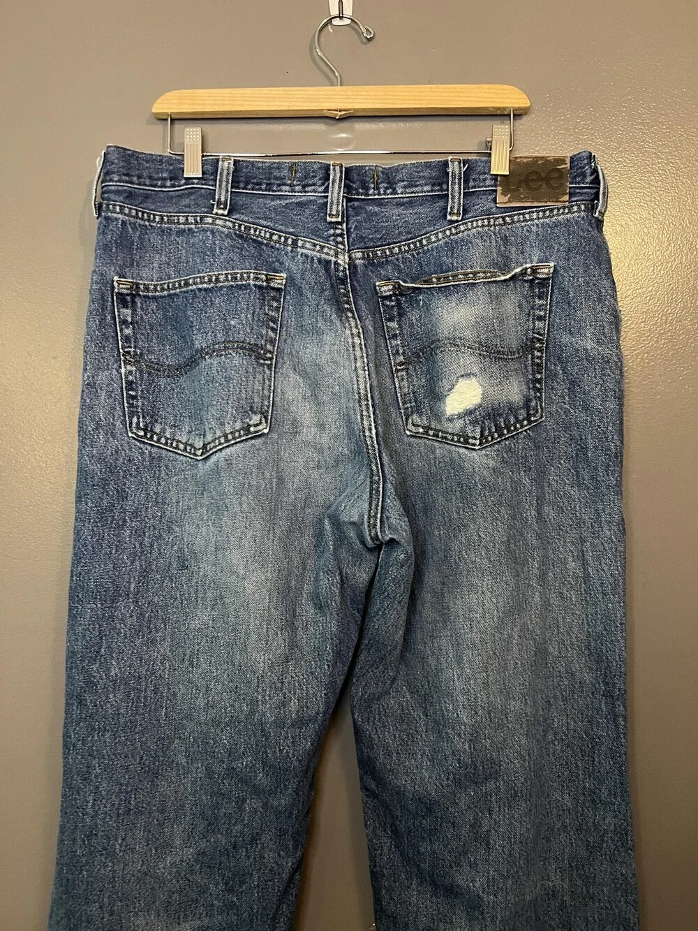 Lee Jeans Mens 38x29 Blue Relaxed Fit Denim Distressed Medium Wash 100% Cotton